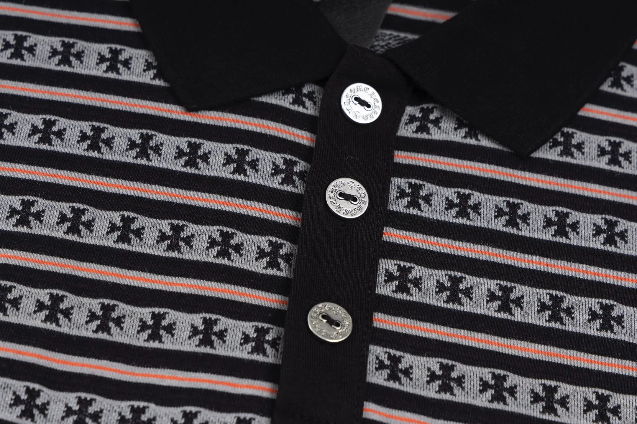 🅿️420 [Exclusive supply] CH Crow Heart Cross Stripe Long Sleeve Polo Shirt. The original version was purchased and developed for 7,900. The fabric is made of yarn-dyed fabric. The minimum order is one thousand meters away. The cost is expensive. The embroidery uses imported Tajima embroidery machines, and the collar leather tag is made of imported lambskin. The hardware is made of real antique silver which is extremely expensive. The overall wiring is straight and delicate, the fabric is comfortable and soft, and the color is consistent without color difference. It can be matched with the same style to create a fashionable look and control various occasions. Customized accessories, complete with three standards, same style for men and women! Size:S/M/L